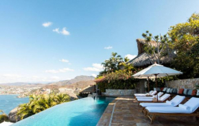 Amuleto Villa Zihuatanejo